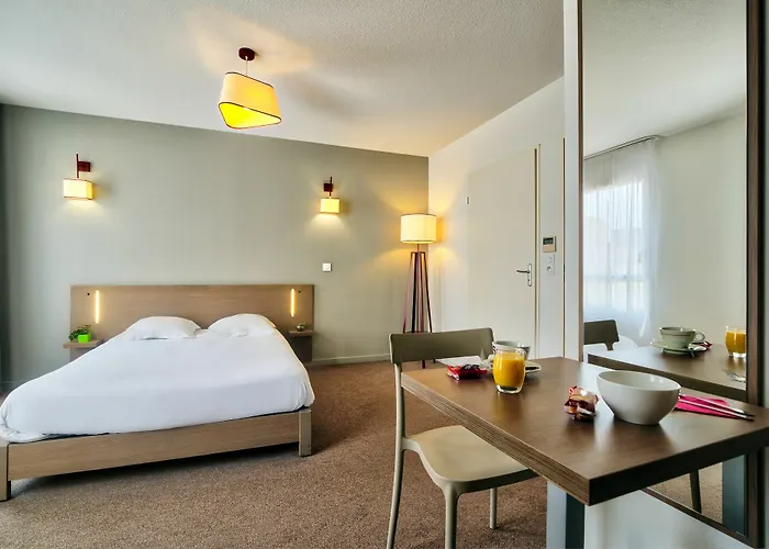 Zenitude Hotel-residences Centre 公寓式酒店 纳博讷