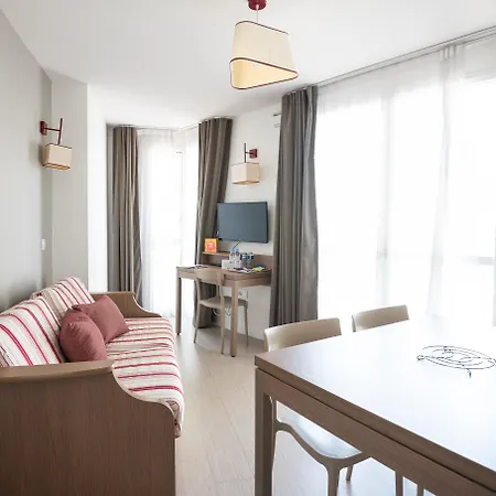 Ξενοδοχείο με διαμερίσματα Zenitude Hotel-residences Centre Ναρμπόν