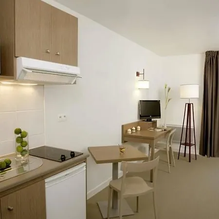 Ξενοδοχείο με διαμερίσματα Zenitude Hotel-residences Centre 4*