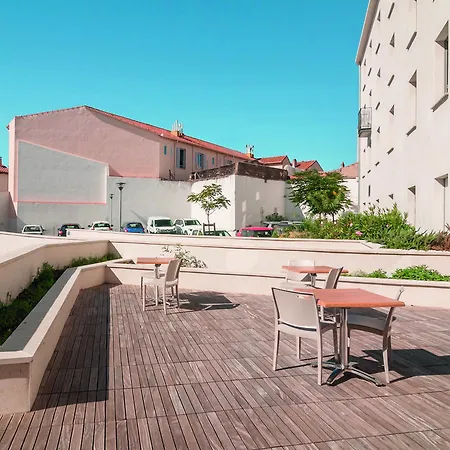 Aparthotel Zenitude Hôtel-résidences Centre 4*