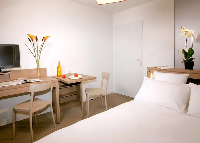 Zenitude Hotel-residences Centre נרבון